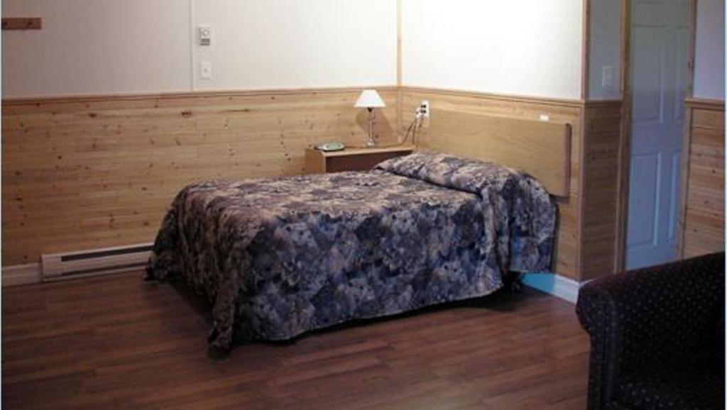Dockside Motel St. Barbe Dış mekan fotoğraf